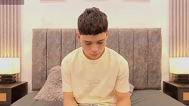 Snapshot of aron_twink66 chatting on September 2025 01:11:02 PM aron twink66 online show from September 2025 01:11:02 PM