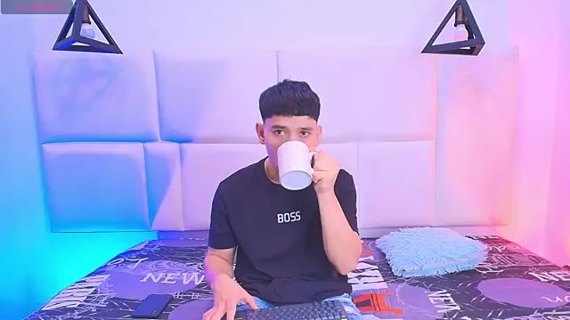 Snapshot of aron_twink66 chatting on September 2025 02:41:01 PM aron twink66 online show from September 2025 02:41:01 PM