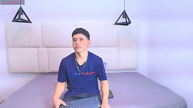 Snapshot of aron_twink66 chatting on September 2025 02:22:01 PM aron twink66 online show from September 2025 02:22:01 PM