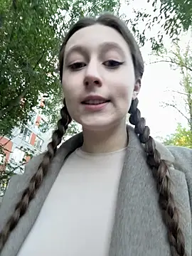 FroggyAnna online show from October 2025 01:50:01 PM