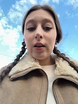 FroggyAnna online show from October 2025 01:41:02 PM