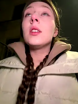 FroggyAnna online show from December 2025 04:47:02 PM