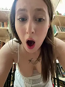 FroggyAnna online show from May 2026 04:33:02 PM