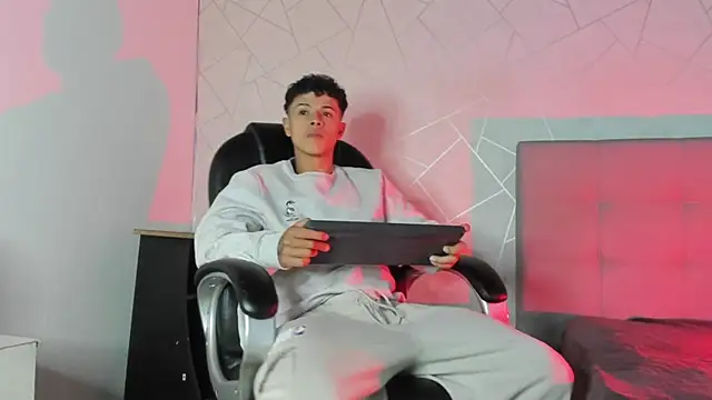 Alex Colton7 online show from November 2025 03:54:01 AM