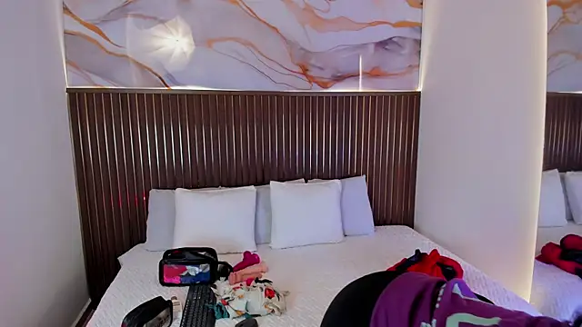 Roxie-NS online show from September 2025 12:31:02 PM