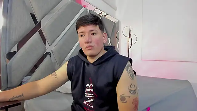 ZoeandEthan online show from October 2025 06:39:02 PM