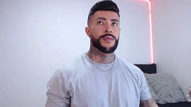 andrea de lucaa online show from September 2025 02:55:01 AM