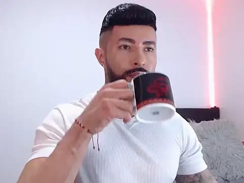 andrea de lucaa online show from October 2025 04:02:02 AM