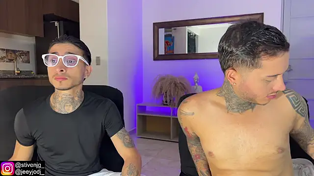 Snapshot of tattoguys_cums chatting on December 2025 11:11:01 PM tattoguys cums online show from December 2025 11:11:01 PM