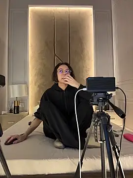 VioletAsh online show from February 2026 04:16:02 AM