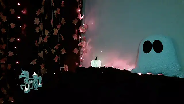   Leyla   online show from October 2025 07:03:01 PM