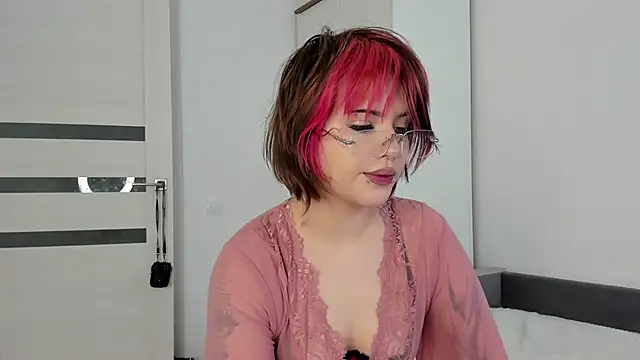 Snapshot of VerniceEngelking chatting on June 2026 06:35:01 AM VerniceEngelking online show from June 2026 06:35:01 AM