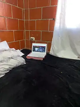 Emma  cumlovee online show from October 2025 09:00:02 PM