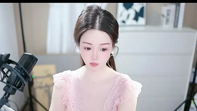 abbyli12 online show from October 2025 01:06:02 PM