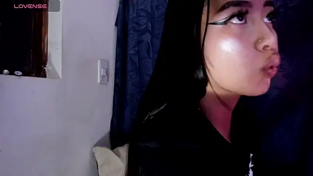 Snapshot of Viioleett_cum chatting on October 2025 03:19:02 PM Viioleett cum online show from October 2025 03:19:02 PM