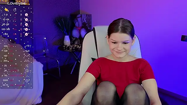 Lunamytrend online show from October 2025 12:04:02 PM