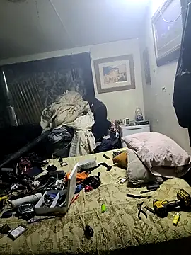 Snapshot of bearded_cross chatting on December 2025 05:13:01 AM bearded cross online show from December 2025 05:13:01 AM