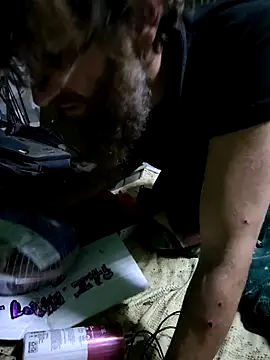 Snapshot of bearded_cross chatting on December 2025 05:47:01 AM bearded cross online show from December 2025 05:47:01 AM