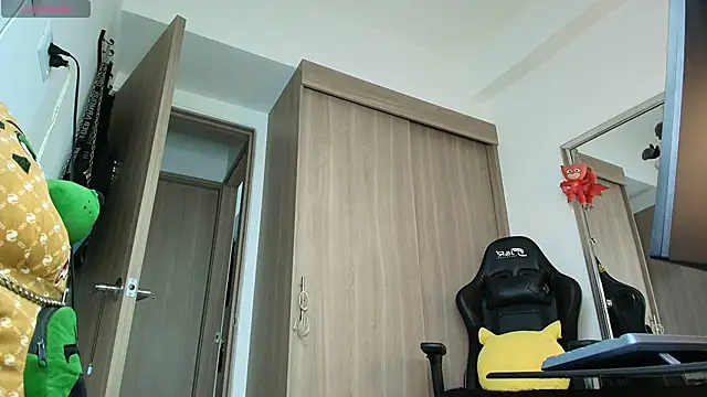 brunothompson3 online show from November 2025 12:10:02 AM