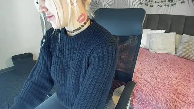 Kira Key online show from October 2025 01:52:02 AM