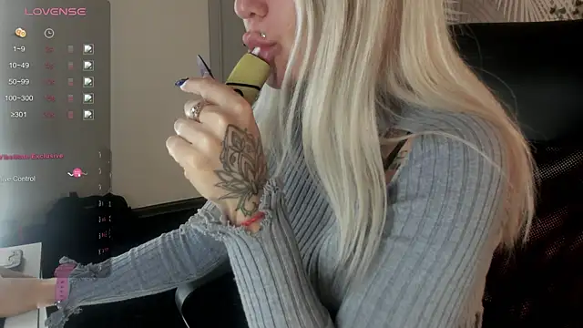 Kira Key online show from November 2025 01:55:01 AM