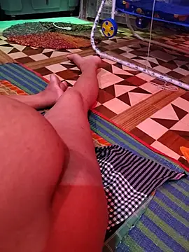Snapshot of Hut_rotu_cute chatting on July 2026 04:28:01 PM Hut rotu cute online show from July 2026 04:28:01 PM
