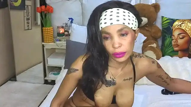Snapshot of CaramelNatashaxx chatting on May 2026 03:20:02 PM CaramelNatashaxx online show from May 2026 03:20:02 PM