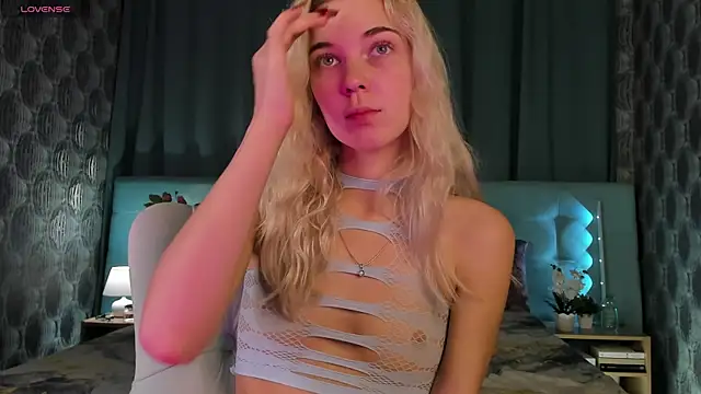 Aurora Bennet online show from September 2025 12:01:02 AM