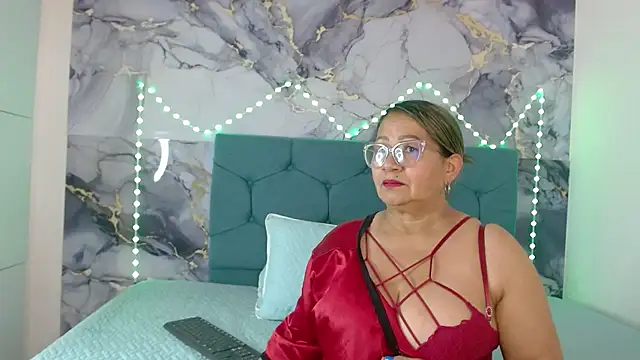 Vickysweeeettt online show from September 2025 08:10:02 PM