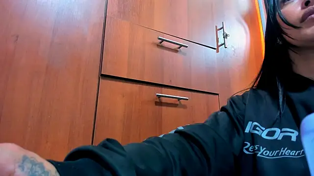 scarletr red online show from September 2025 08:30:01 PM