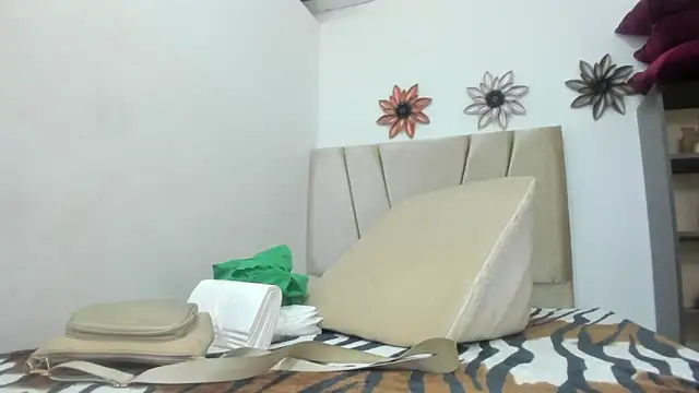 Adrianasex 69x online show from October 2025 05:02:02 PM