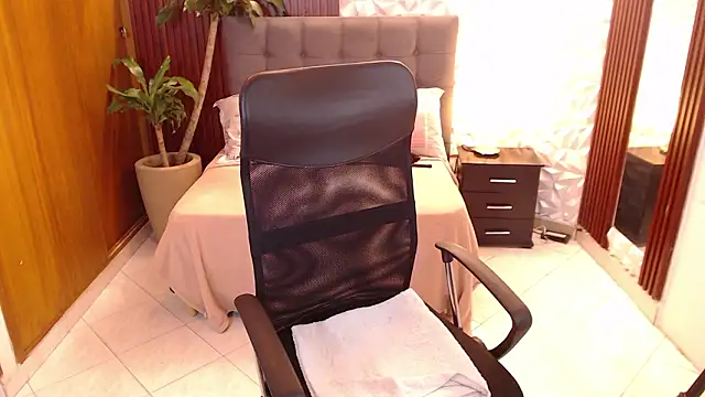 veronica em1 online show from March 2026 01:28:01 PM