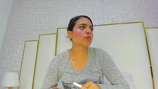 thalia888  online show from November 2025 06:39:01 PM