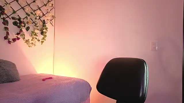 Snapshot of MiaCollinssx chatting on September 2025 04:29:01 PM MiaCollinssx online show from September 2025 04:29:01 PM