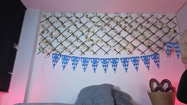 Snapshot of MiaCollinssx chatting on September 2025 02:00:02 PM MiaCollinssx online show from September 2025 02:00:02 PM