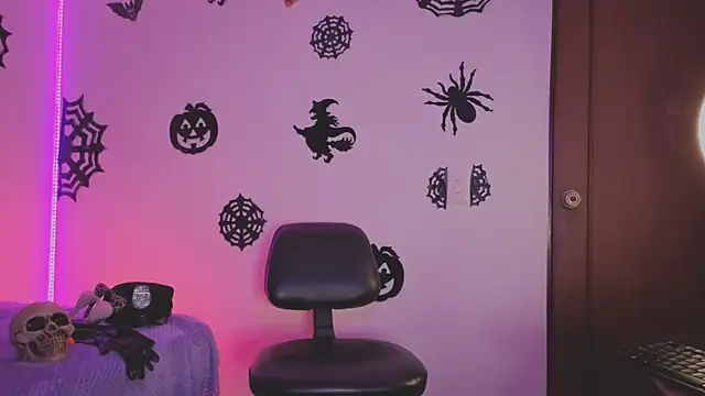 Snapshot of MiaCollinssx chatting on October 2025 02:01:02 PM MiaCollinssx online show from October 2025 02:01:02 PM