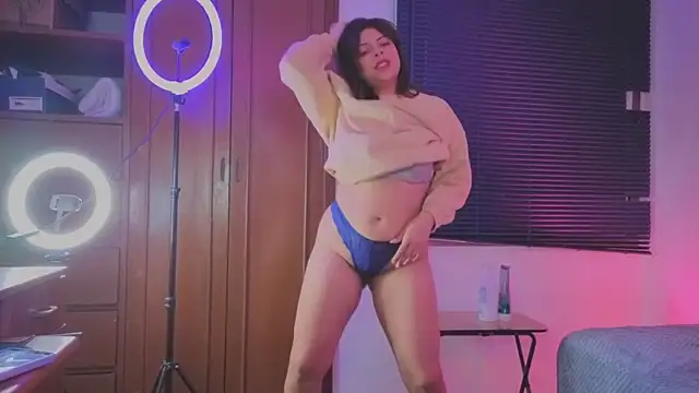 Snapshot of MiaCollinssx chatting on November 2025 01:54:02 PM MiaCollinssx online show from November 2025 01:54:02 PM