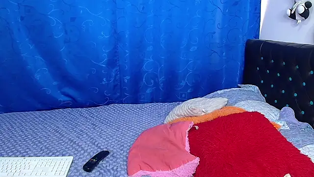 melikaronit2 online show from November 2025 06:01:02 PM