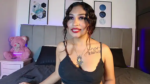 Naiaa Cruz online show from October 2025 07:31:01 PM