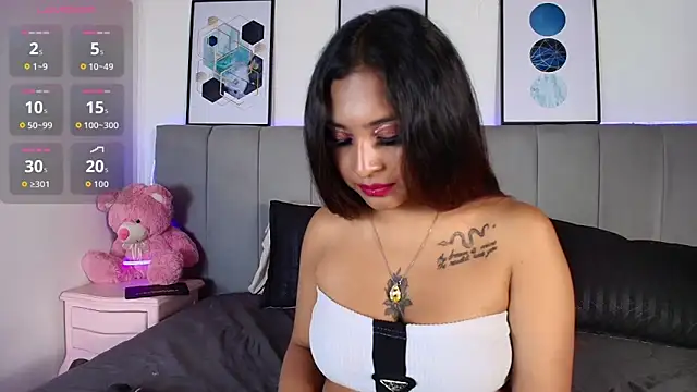 Naiaa Cruz online show from October 2025 07:23:01 PM