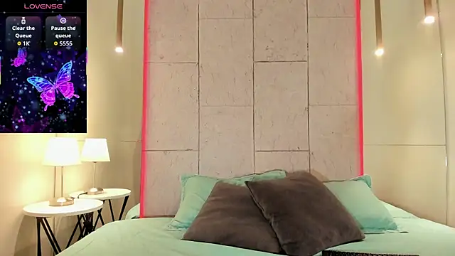 krystal swift online show from September 2025 07:25:01 PM