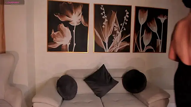 LeahNovac online show from September 2025 11:03:01 AM