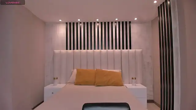 LeahNovac online show from October 2025 11:33:02 AM