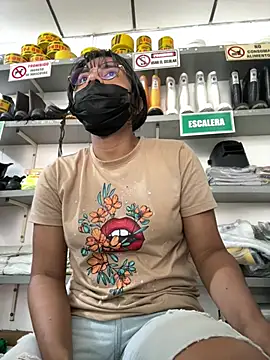 Snapshot of Kyra__Rose chatting on January 2026 03:50:01 PM Kyra Rose online show from January 2026 03:50:01 PM