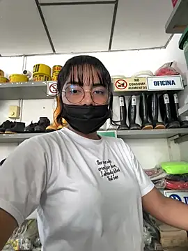 Snapshot of Kyra__Rose chatting on January 2026 03:27:02 PM Kyra Rose online show from January 2026 03:27:02 PM