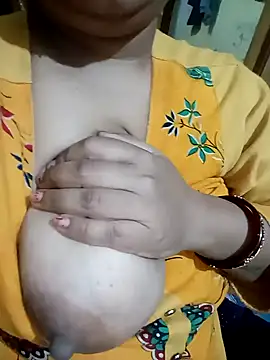 Snapshot of angry_couplez chatting on January 2026 01:09:02 AM angry couplez online show from January 2026 01:09:02 AM