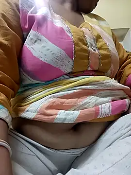 Snapshot of angry_couplez chatting on February 2026 09:30:02 PM angry couplez online show from February 2026 09:30:02 PM