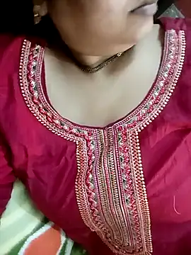 Snapshot of angry_couplez chatting on February 2026 04:22:01 PM angry couplez online show from February 2026 04:22:01 PM