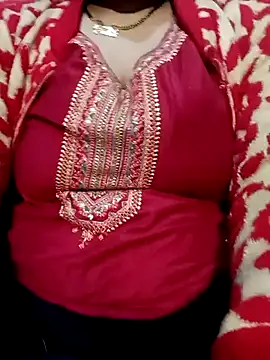 Snapshot of angry_couplez chatting on February 2026 07:32:02 PM angry couplez online show from February 2026 07:32:02 PM