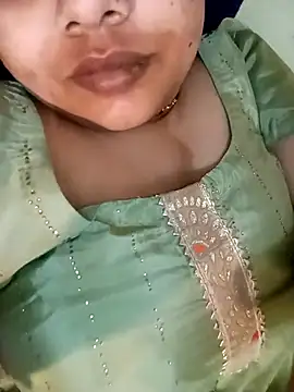 Snapshot of angry_couplez chatting on February 2026 07:51:01 AM angry couplez online show from February 2026 07:51:01 AM